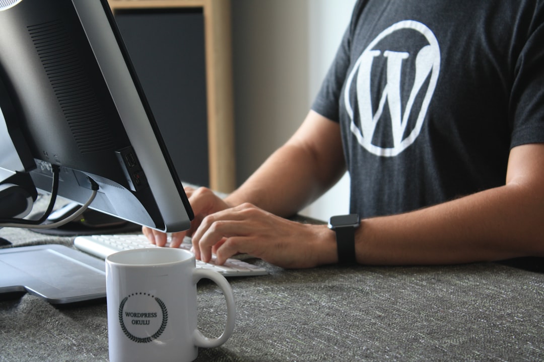 Write a post on WordPress — Foto: Fikret tozak / Unsplash