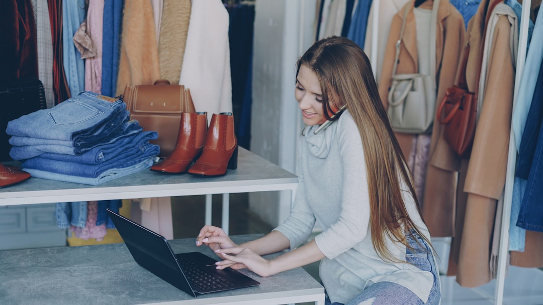 Cómo Crear una Tienda Online Exitosa: Guía Completa 2024
